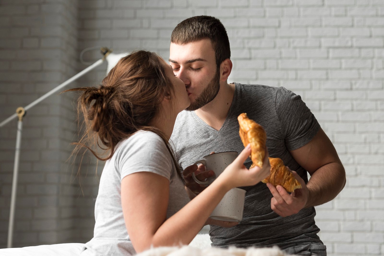beautiful-young-man-woman-kissing